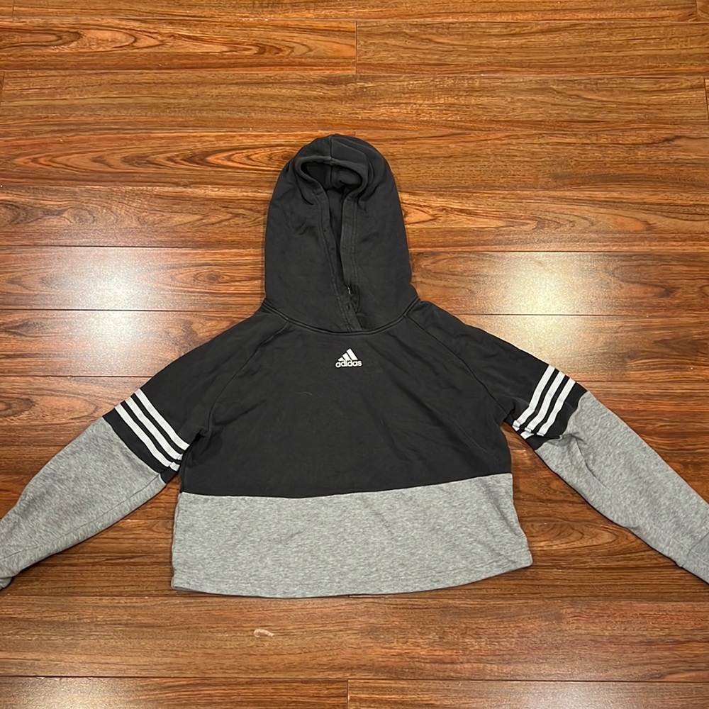Cropped adidas sweatshirt
